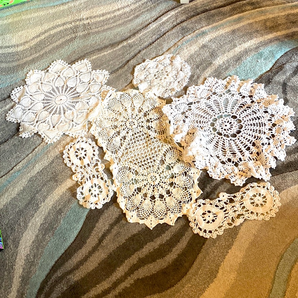 6 White Doilies